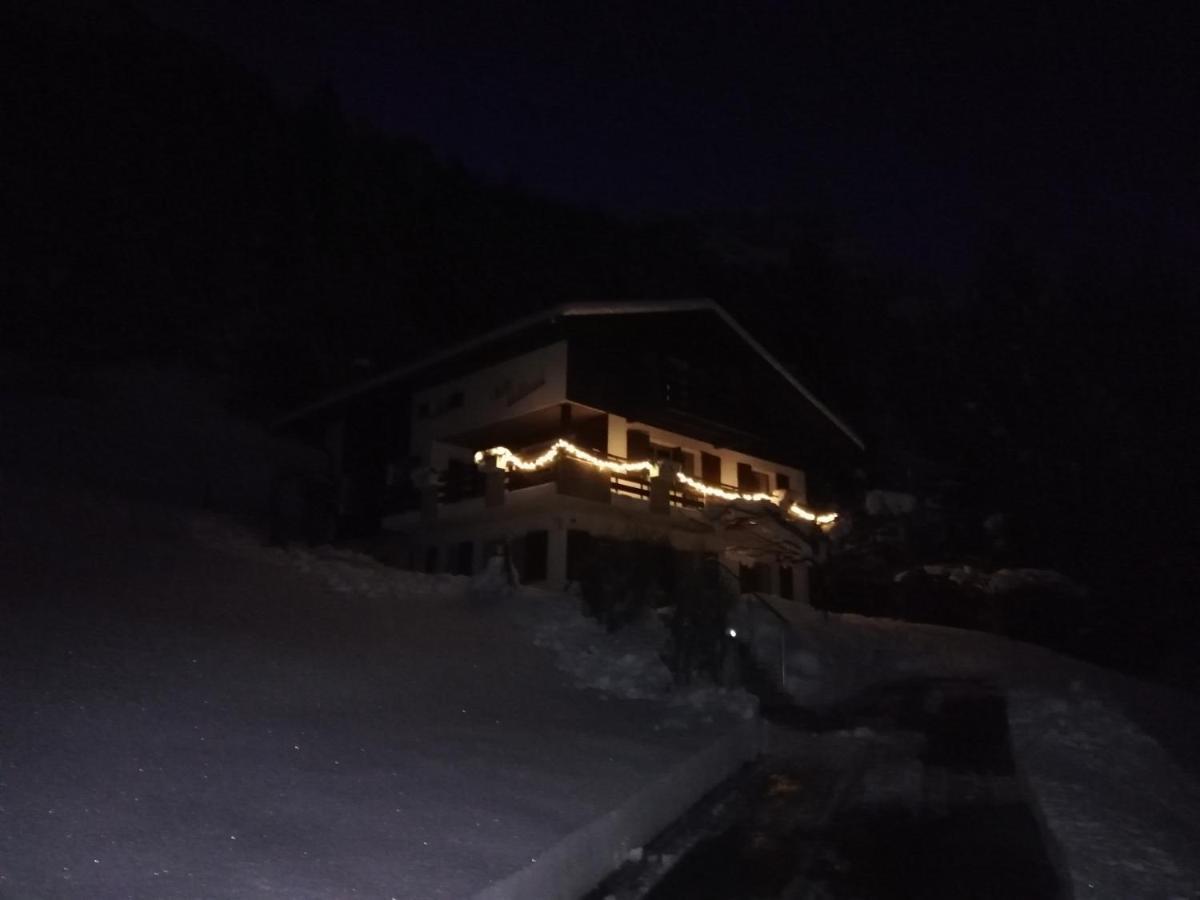 Chalet Waldrand Inden エクステリア 写真